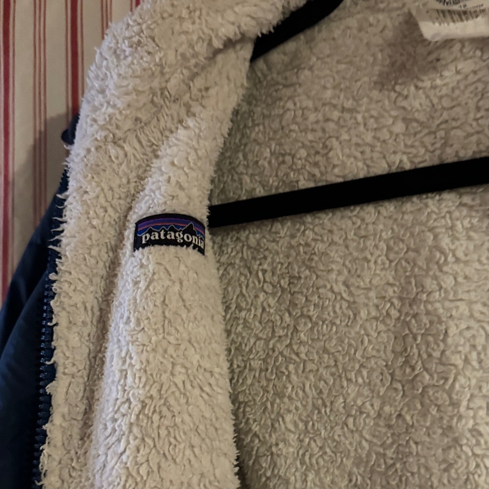 Patagonia Dark Blue Lined Jacket. Kids large(12). Detachable hood. EUC - Picture 5 of 6